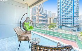 Bnbmehomes - Sit Back & Enjoy Seeing The Luxury Yachts Drive By - B67